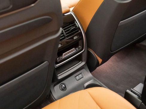 Used 2025 BMW X7 xDrive40i w/ M Sport Package image 20