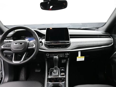 New 2026 Jeep Compass Latitude image 23