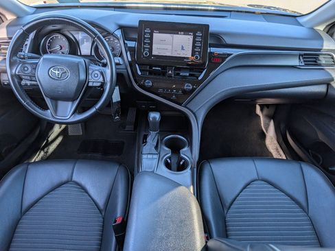 Used 2023 Toyota Camry SE image 4
