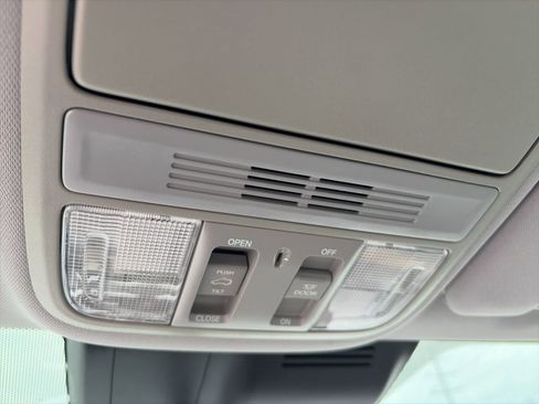 Used 2018 Honda CR-V EX image 12