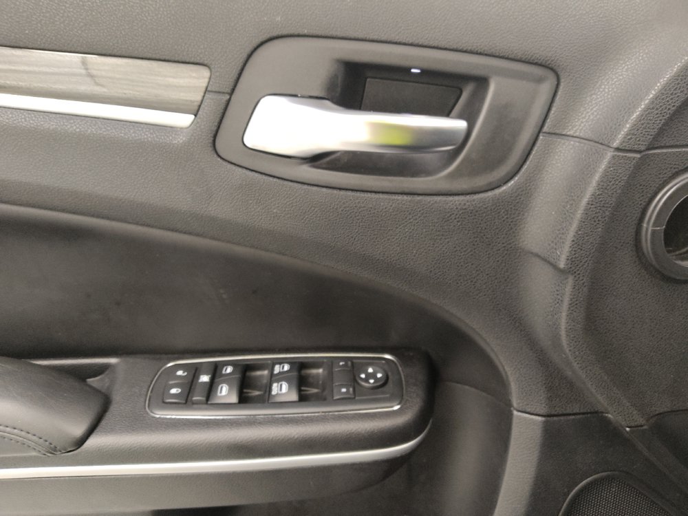 Used 2018 Chrysler 300 Touring L RWD image 27