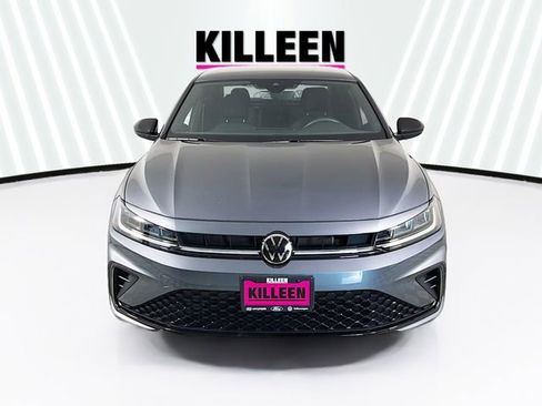 Used 2025 Volkswagen Jetta Sport image 2