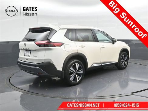 Used 2023 Nissan Rogue SL w/ SL Premium Package image 2