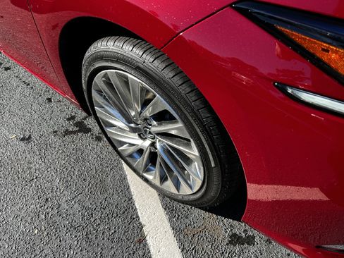 Certified 2021 Lexus ES 300h Ultra Luxury w/ Accessory Package 2 image 11