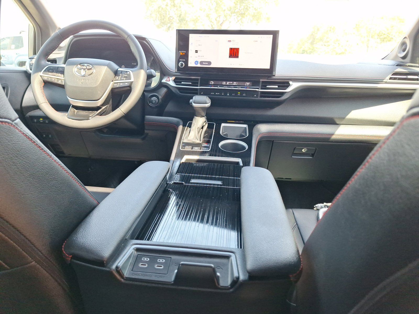 Used 2026 Toyota Sienna XSE AWD/4WD image 32
