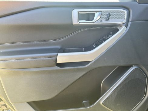 Used 2024 Ford Explorer Limited RWD image 10