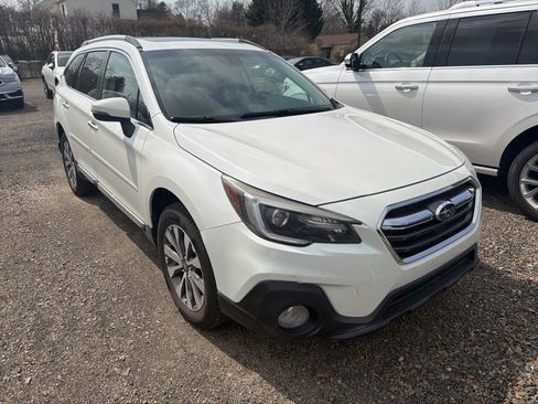 Used 2019 Subaru Outback 2.5i Touring image 3