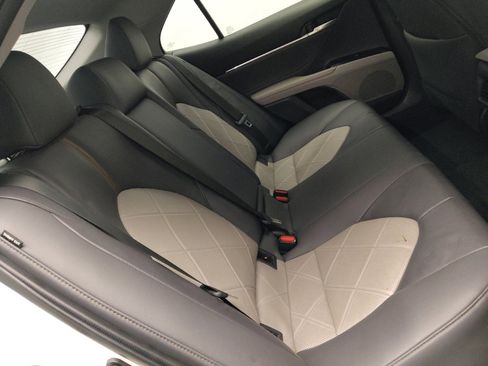 Used 2018 Toyota Camry XLE FWD image 19