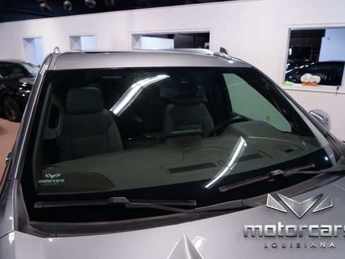 Used 2022 GMC Yukon XL SLT w/ SLT Luxury Package image 12