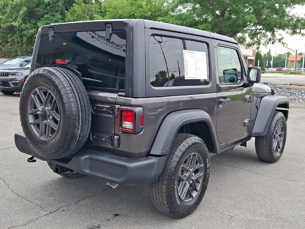 Used 2025 Jeep Wrangler Sport AWD/4WD image 4