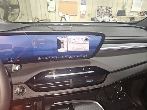 Used 2025 Buick Enclave Sport Touring image 15