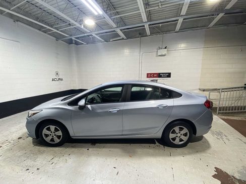 Used 2018 Chevrolet Cruze LS FWD image 3
