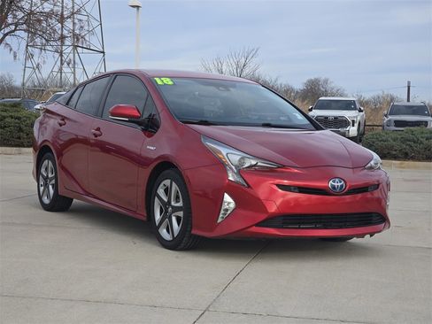 Used 2018 Toyota Prius Four Touring image 3