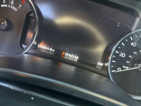 Used 2019 Ford Expedition XLT w/ Equipment Group 202A image 5