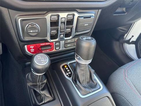 Used 2024 Jeep Wrangler Rubicon w/ Convenience Group image 20