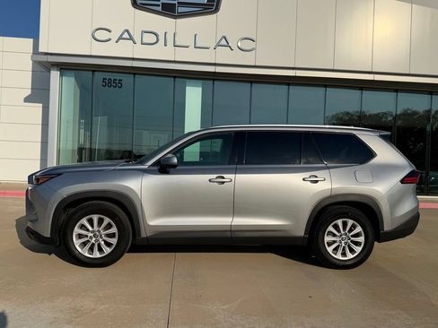 Used 2025 Toyota Grand Highlander AWD image 3