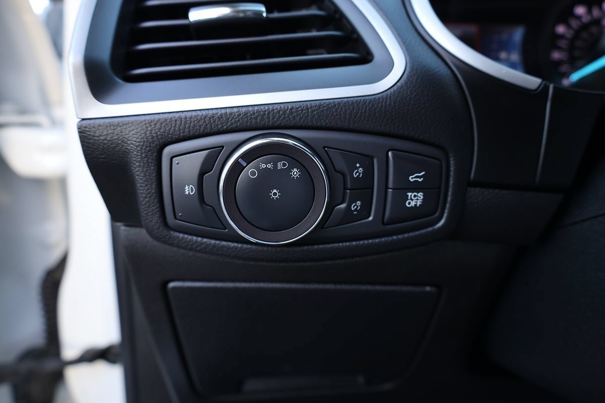 Used 2020 Ford Edge SEL w/ Convenience Package FWD image 22