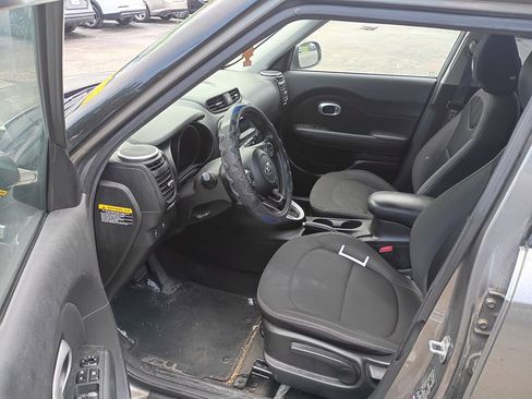 Used 2016 Kia Soul FWD image 11