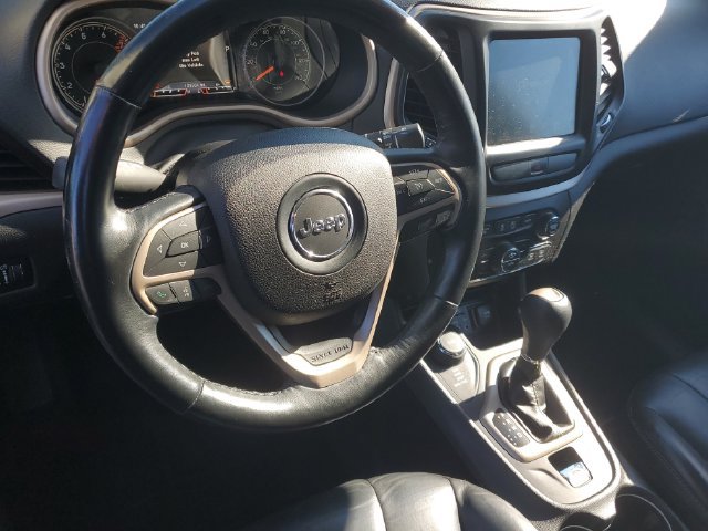 Used 2017 Jeep Cherokee Limited AWD/4WD image 18