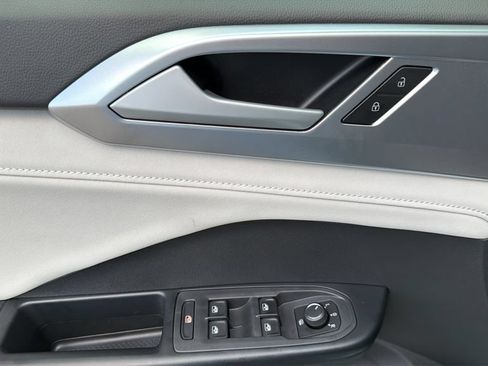 New 2026 Volkswagen Taos SE FWD image 21