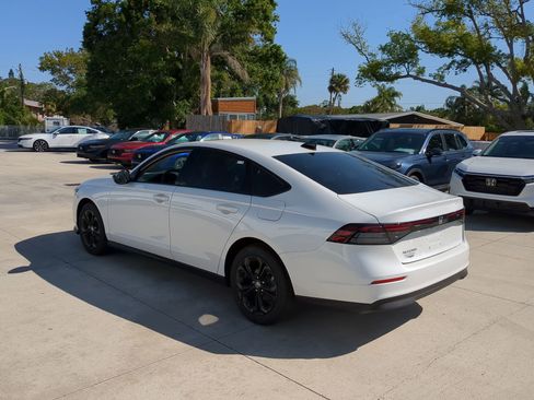 New 2025 Honda Accord SE image 8
