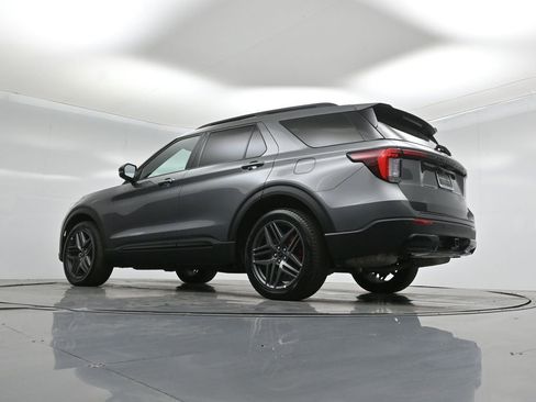 Used 2025 Ford Explorer ST-Line w/ ST-Line Street Pack AWD/4WD image 52