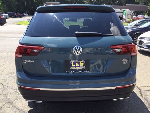 Used 2020 Volkswagen Tiguan SE w/ Panoramic Sunroof Package AWD/4WD image 9