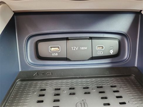 New 2025 Hyundai Venue Limited image 22