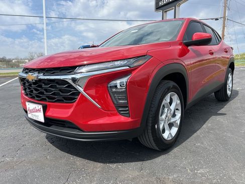 New 2026 Chevrolet Trax LS w/ LS Convenience Package FWD image 1