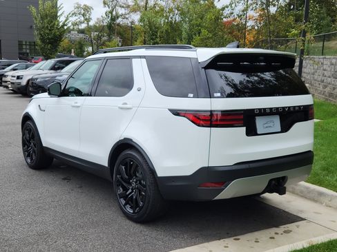 Used 2025 Land Rover Discovery S image 12