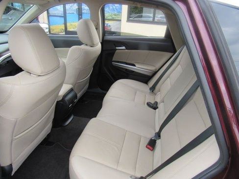 Used 2015 Honda Crosstour EX-L image 16