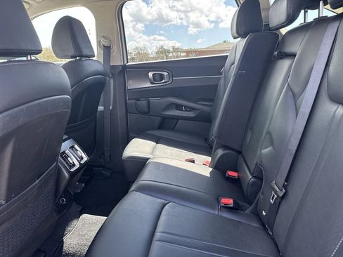 Used 2024 Kia Sorento S image 29