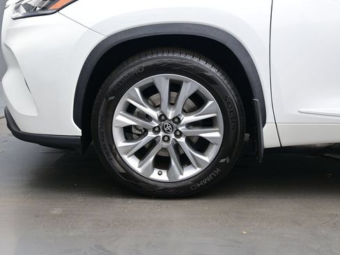 Used 2022 Toyota Highlander Limited AWD/4WD image 9