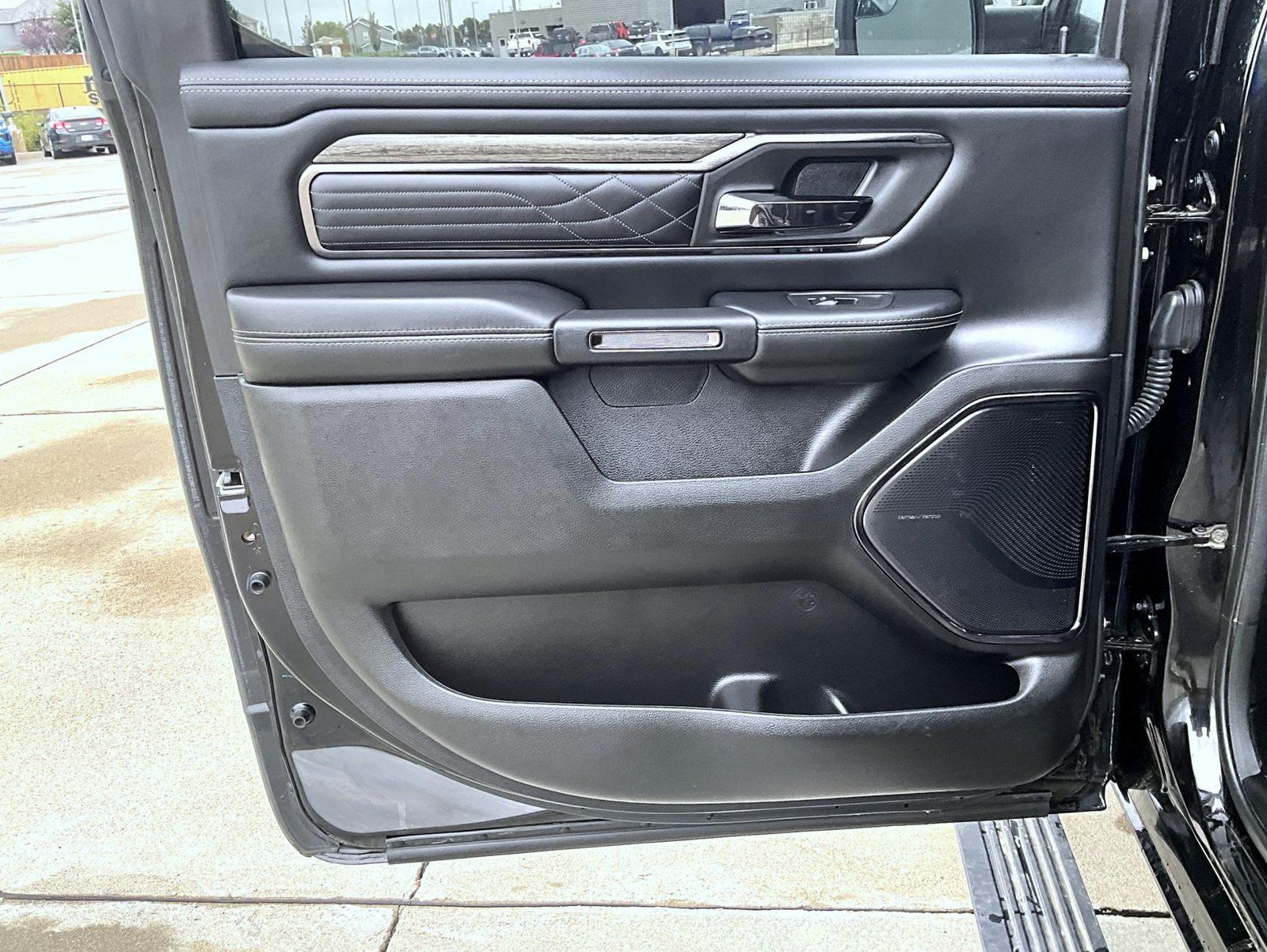 Used 2025 RAM 1500 Limited AWD/4WD image 22