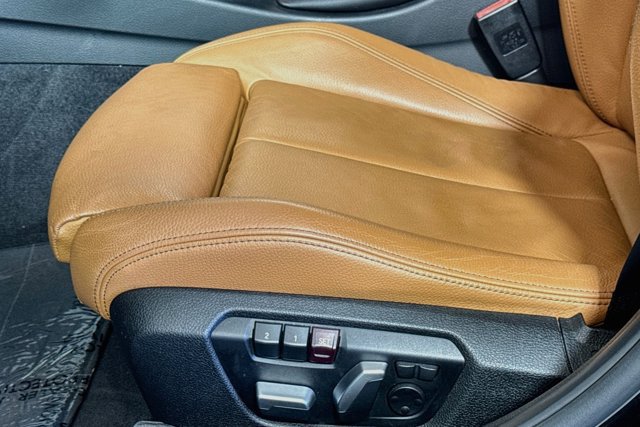 Used 2018 BMW 330e w/ Premium Package RWD image 18
