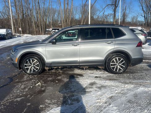 Used 2021 Volkswagen Tiguan SE image 2