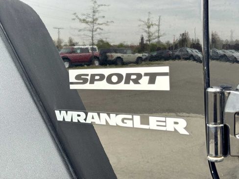 Used 2016 Jeep Wrangler Sport AWD/4WD image 12