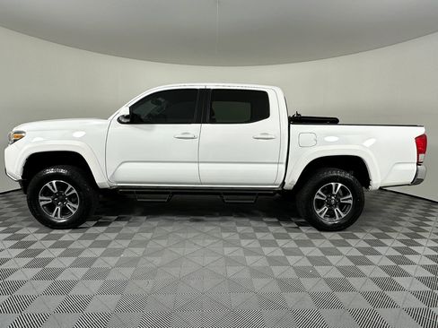 Used 2017 Toyota Tacoma SR5 w/ Tow Package AWD/4WD image 13