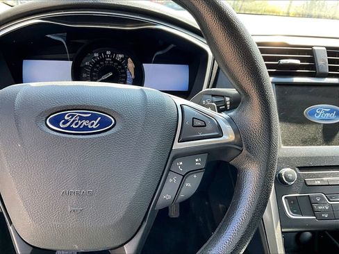 Used 2017 Ford Fusion SE w/ Fusion SE Technology Package FWD image 15