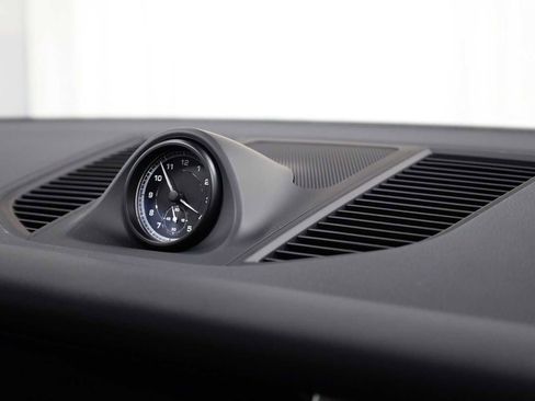 Certified 2025 Porsche Macan image 23