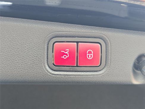 Used 2022 Mercedes-Benz E 350 Sedan image 9