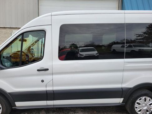 Used 2016 Ford Transit 150 XLT image 9