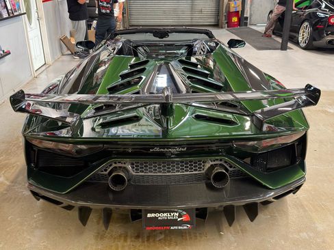 Used 2021 Lamborghini Aventador SVJ AWD/4WD image 9