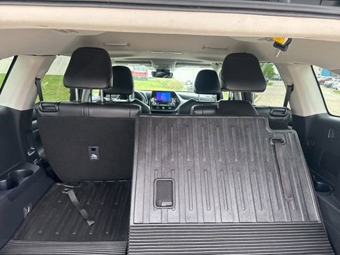 Used 2023 Toyota Highlander XLE AWD/4WD image 8