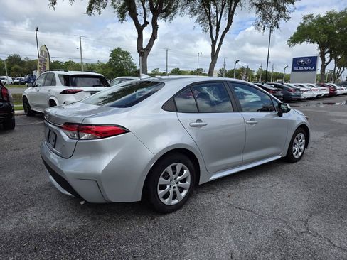 Used 2022 Toyota Corolla LE FWD image 3