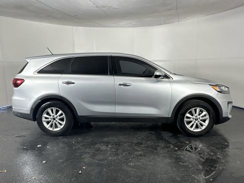 Used 2019 Kia Sorento L image 13