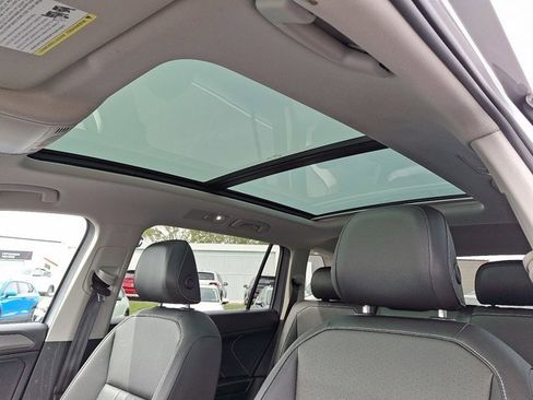 Certified 2022 Volkswagen Tiguan SE w/ Panoramic Sunroof Package image 17