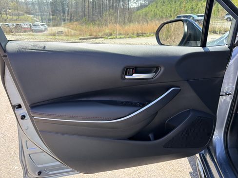 Used 2025 Toyota Corolla SE w/ Convenience Package image 10