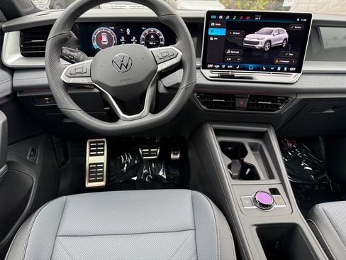 New 2026 Volkswagen Tiguan SE R-Line FWD image 23
