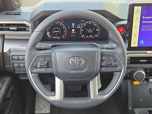 Used 2025 Toyota 4Runner TRD Off-Road Premium AWD/4WD image 18